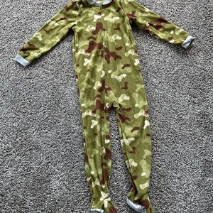 Carter’s boys fleece footie pajamas size 6